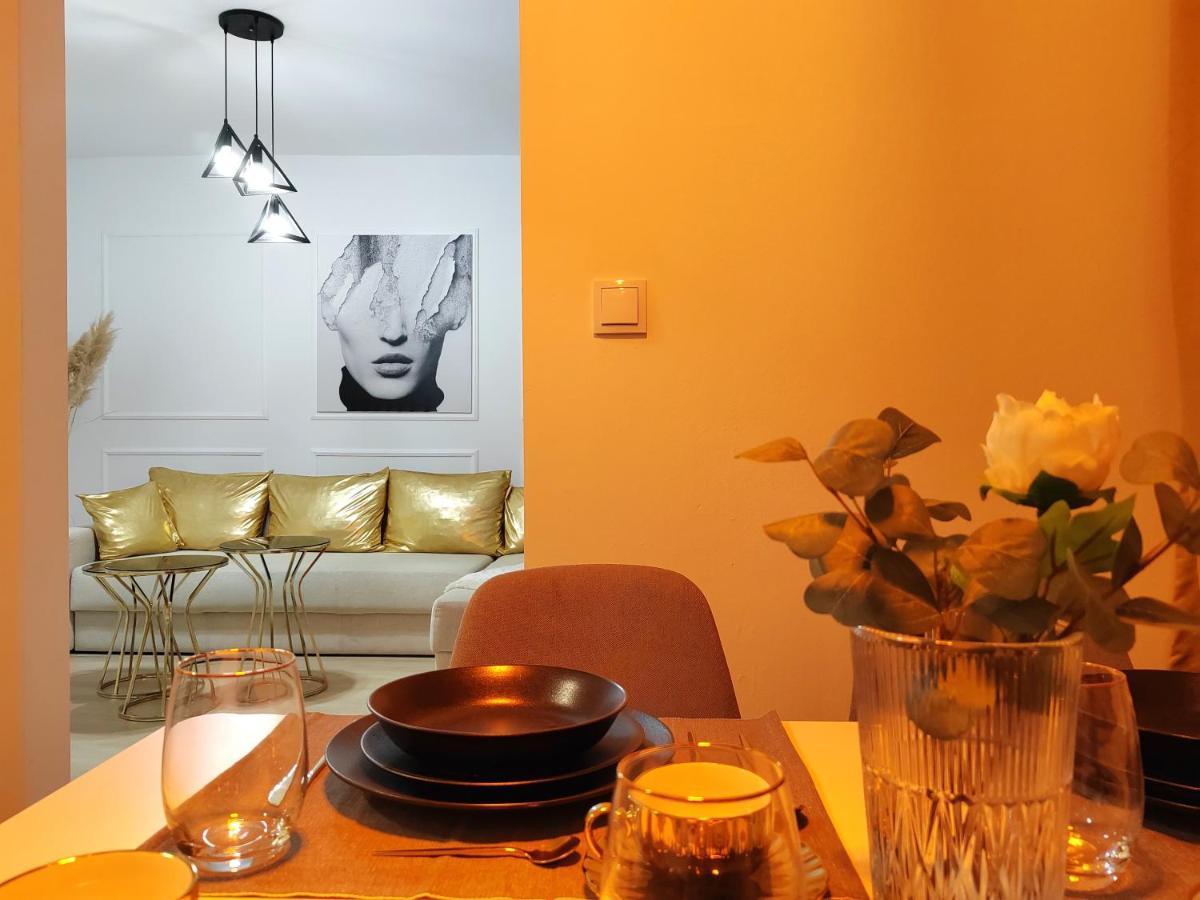 City Sqare Apartment Verde Skopje Buitenkant foto
